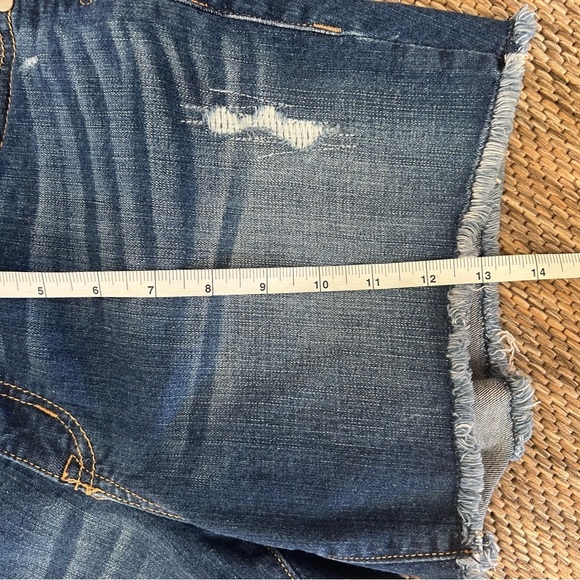 NWT TORRID Mid-Rise Boondock Denim Shorts - Picture 3 of 6